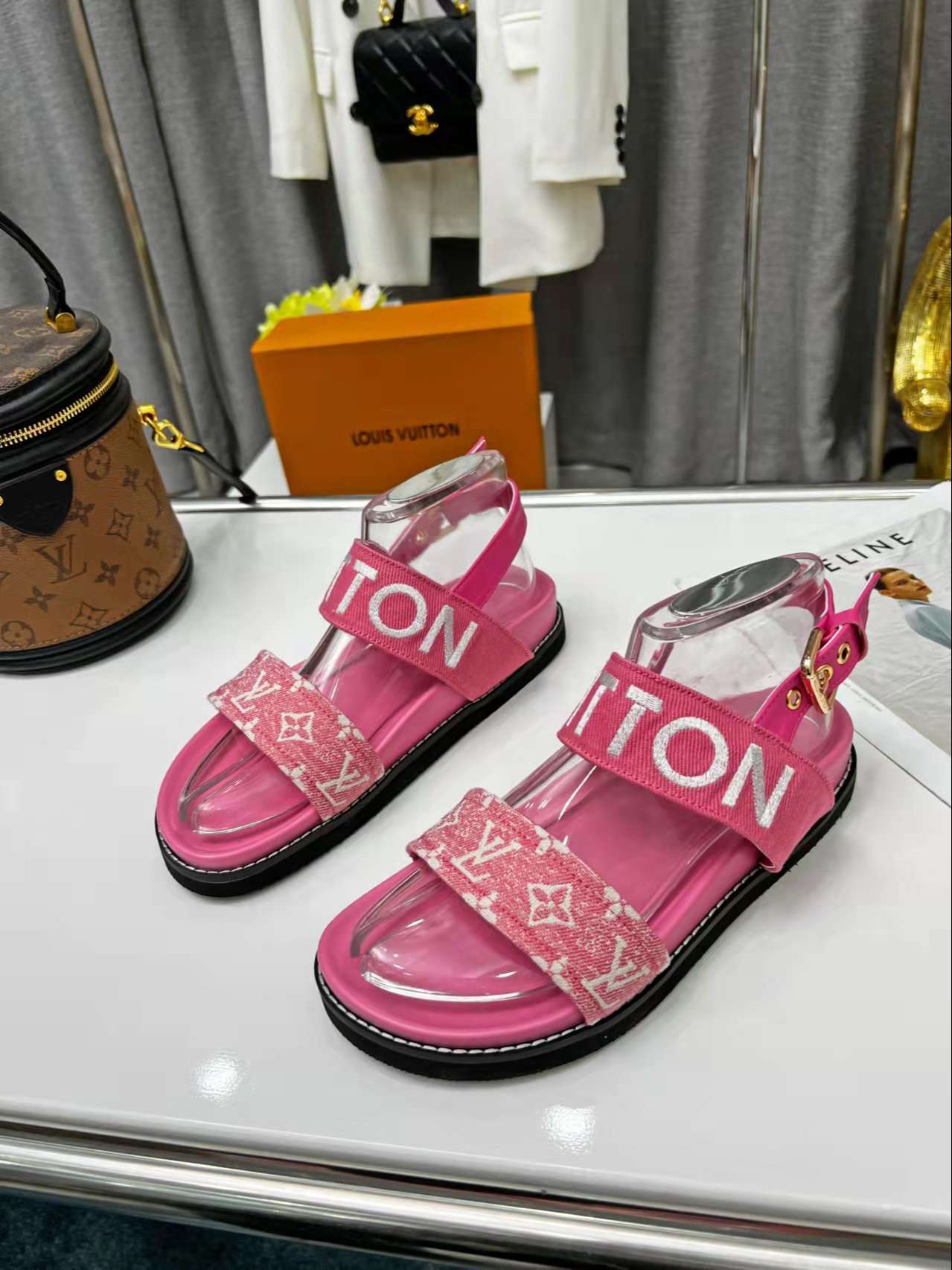 New Fashion LV Women Shoes L050