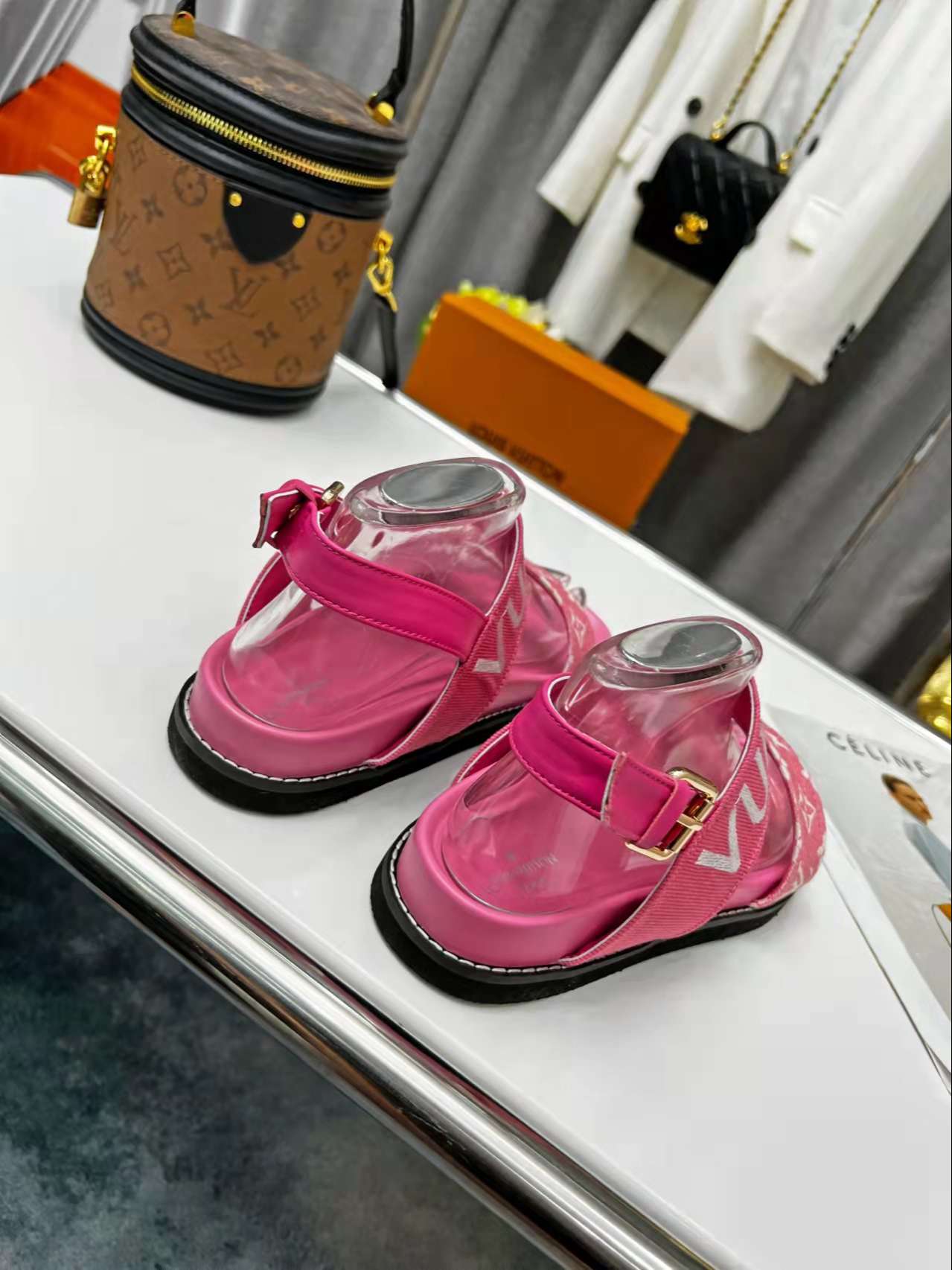 New Fashion LV Women Shoes L050