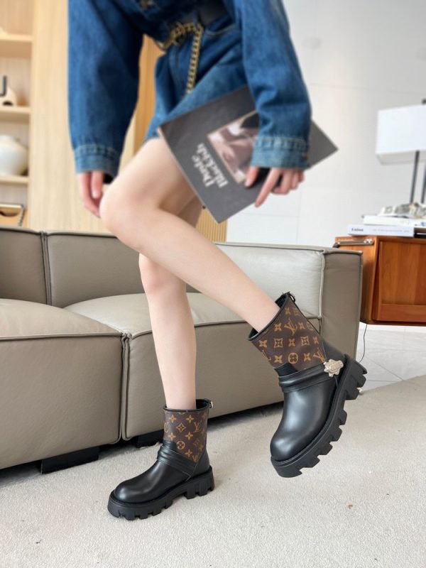 New Fashion LV Women Shoes 349 PA