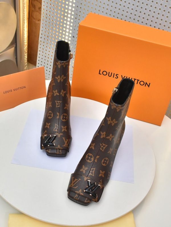 New Fashion LV Women Shoes 300 PA