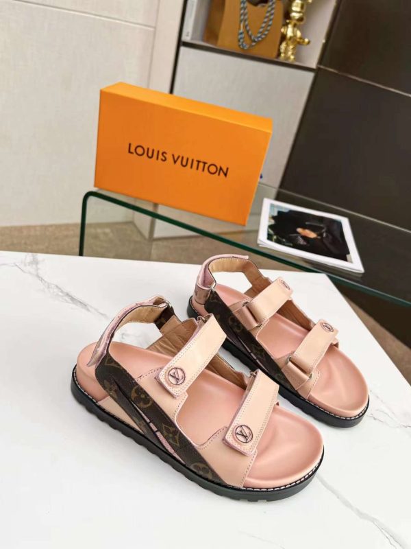 New Fashion LV Women Shoes 169 PA