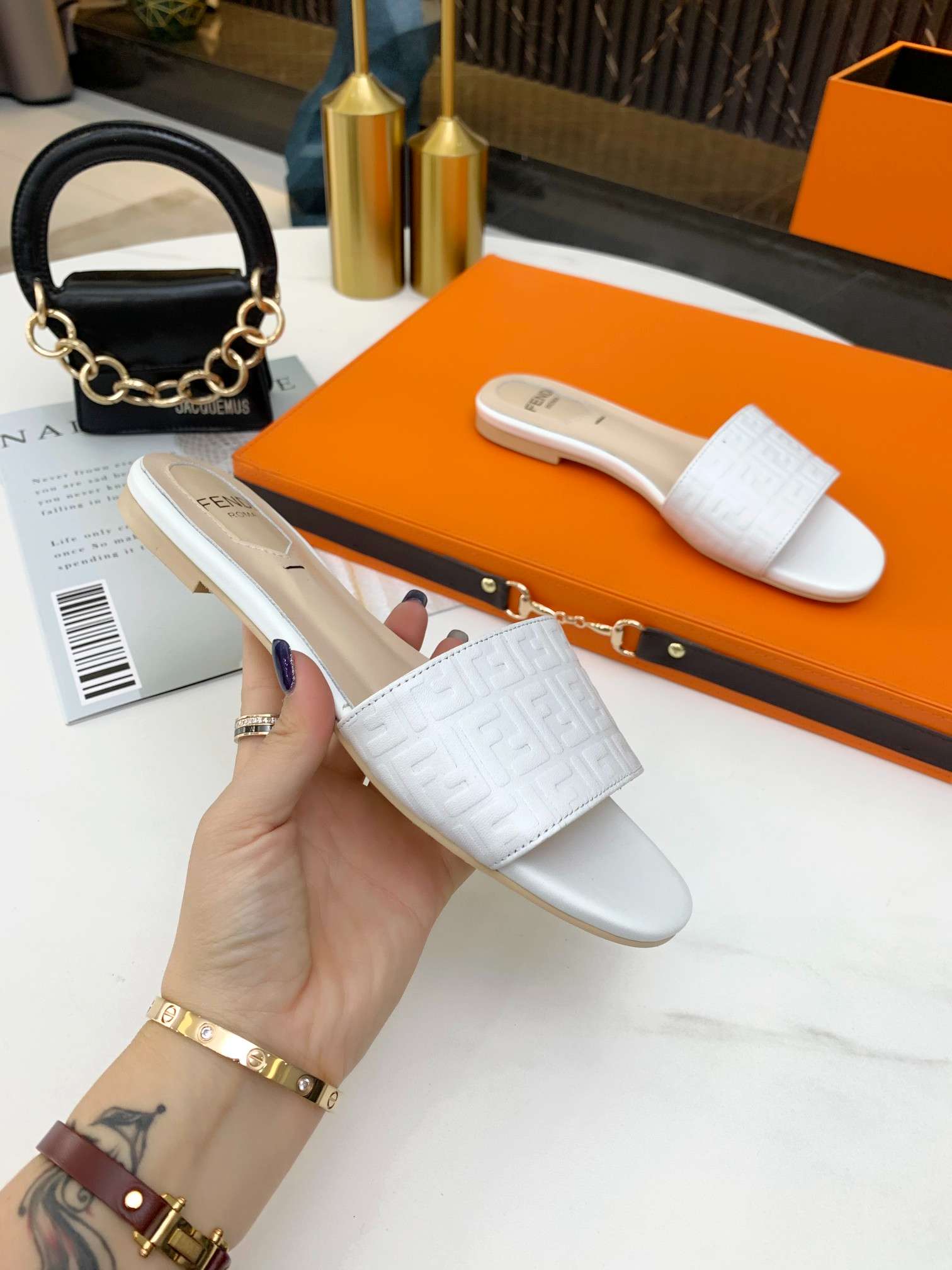 New Fashion LV Women Shoes L059