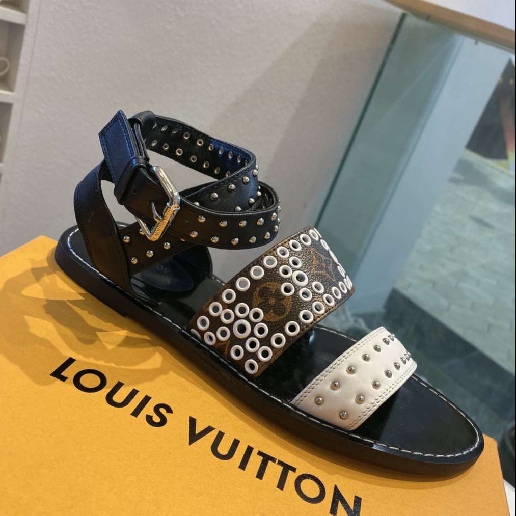 New Fashion LV Women Shoes L051