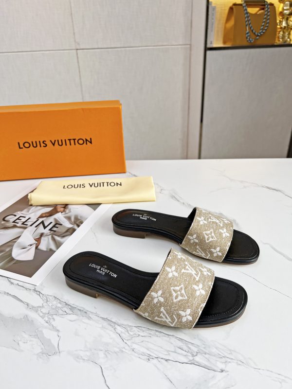 New Fashion LV Women Shoes 171 PA