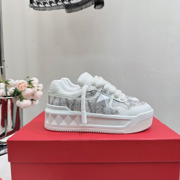 New Fashion LV Women Shoes 225 PA