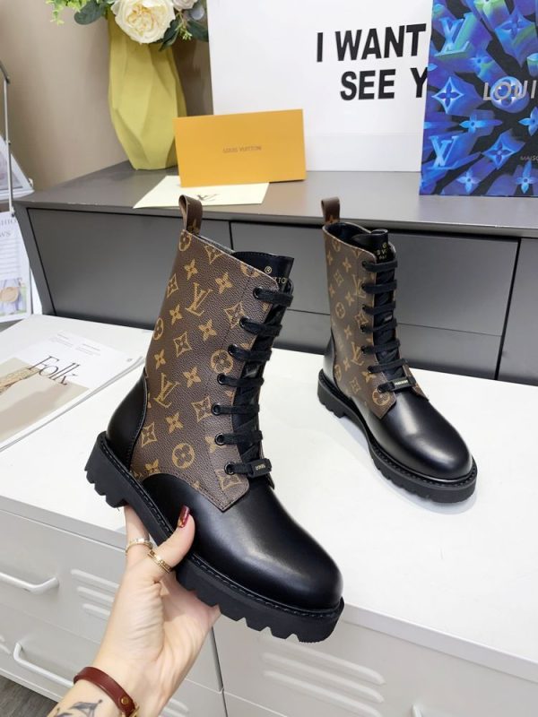 New Fashion LV Women Shoes 318 PA