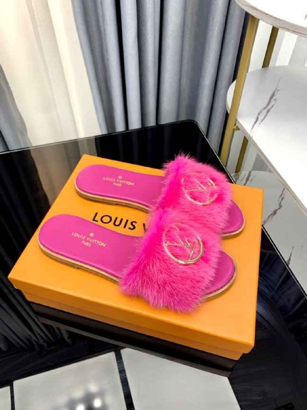 New Fashion LV Women Shoes 357 PA