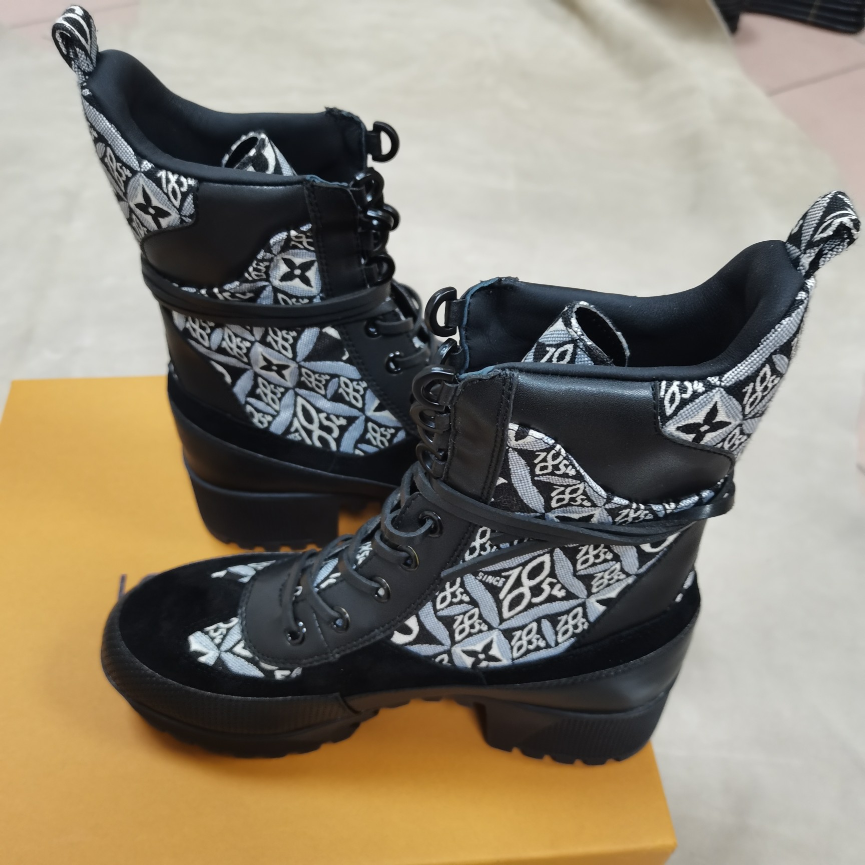 New Fashion LV Women Shoes L386 New Fashion LV Women Shoes L386