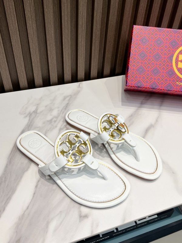 New Fashion LV Women Shoes 264 PA