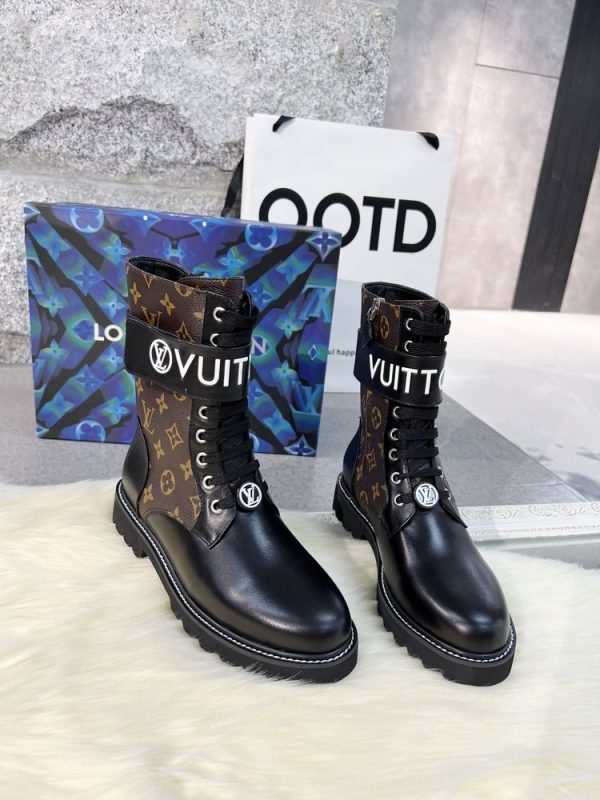 New Fashion LV Women Shoes 323 PA