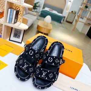 New Fashion LV Women Shoes 163 PA