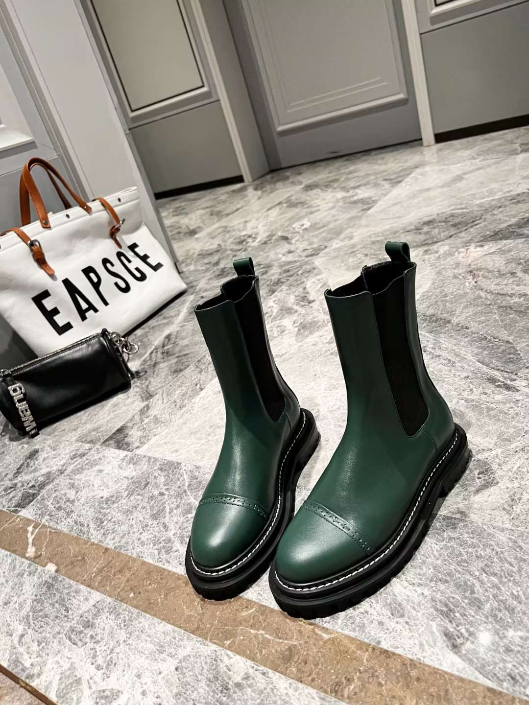 New Fashion LV Women Shoes L035
