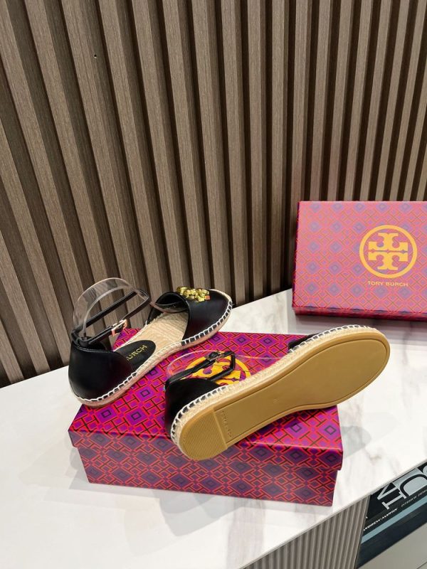 New Fashion LV Women Shoes 272 PA