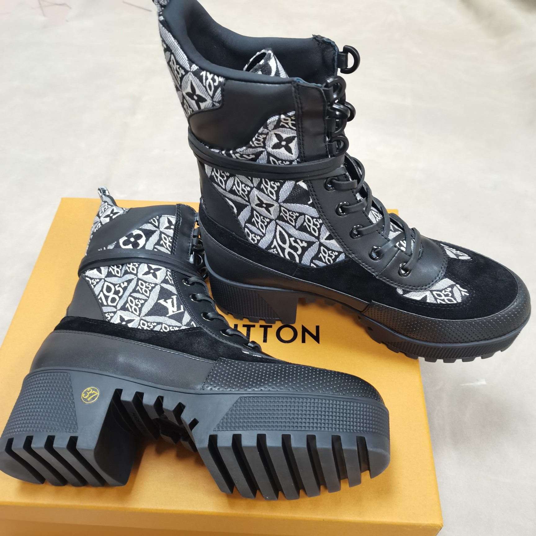 New Fashion LV Women Shoes L386 New Fashion LV Women Shoes L386