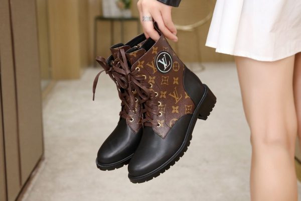 New Fashion LV Women Shoes 347 PA