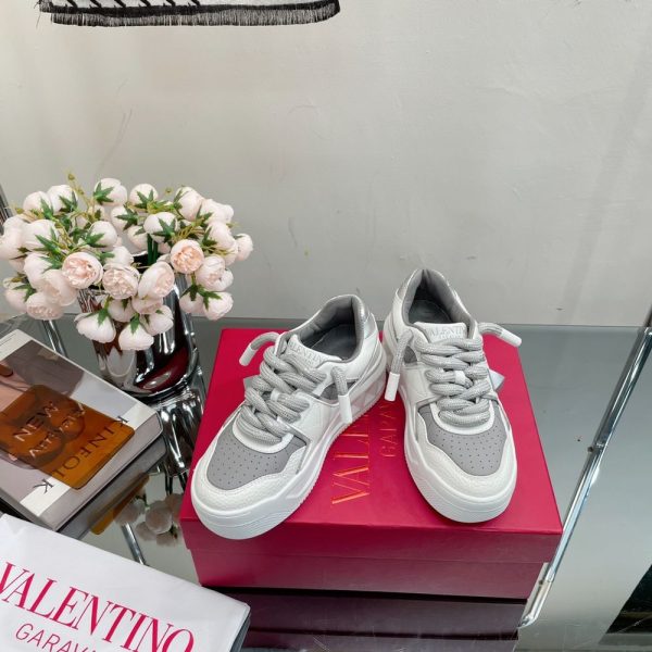 New Fashion LV Women Shoes 230 PA New Fashion LV Women Shoes 230 PA