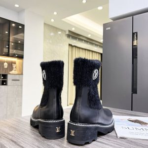 New Fashion LV Women Shoes 329 PA