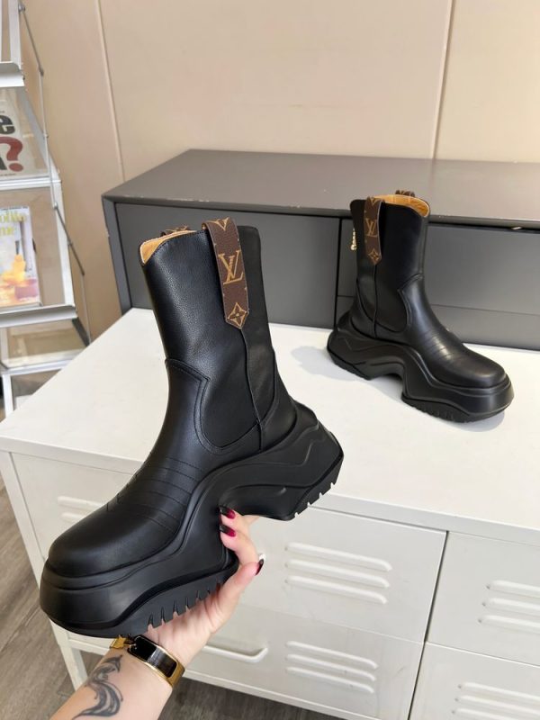 New Fashion LV Women Shoes 304 PA