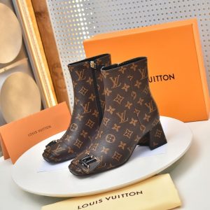 New Fashion LV Women Shoes 359 PA