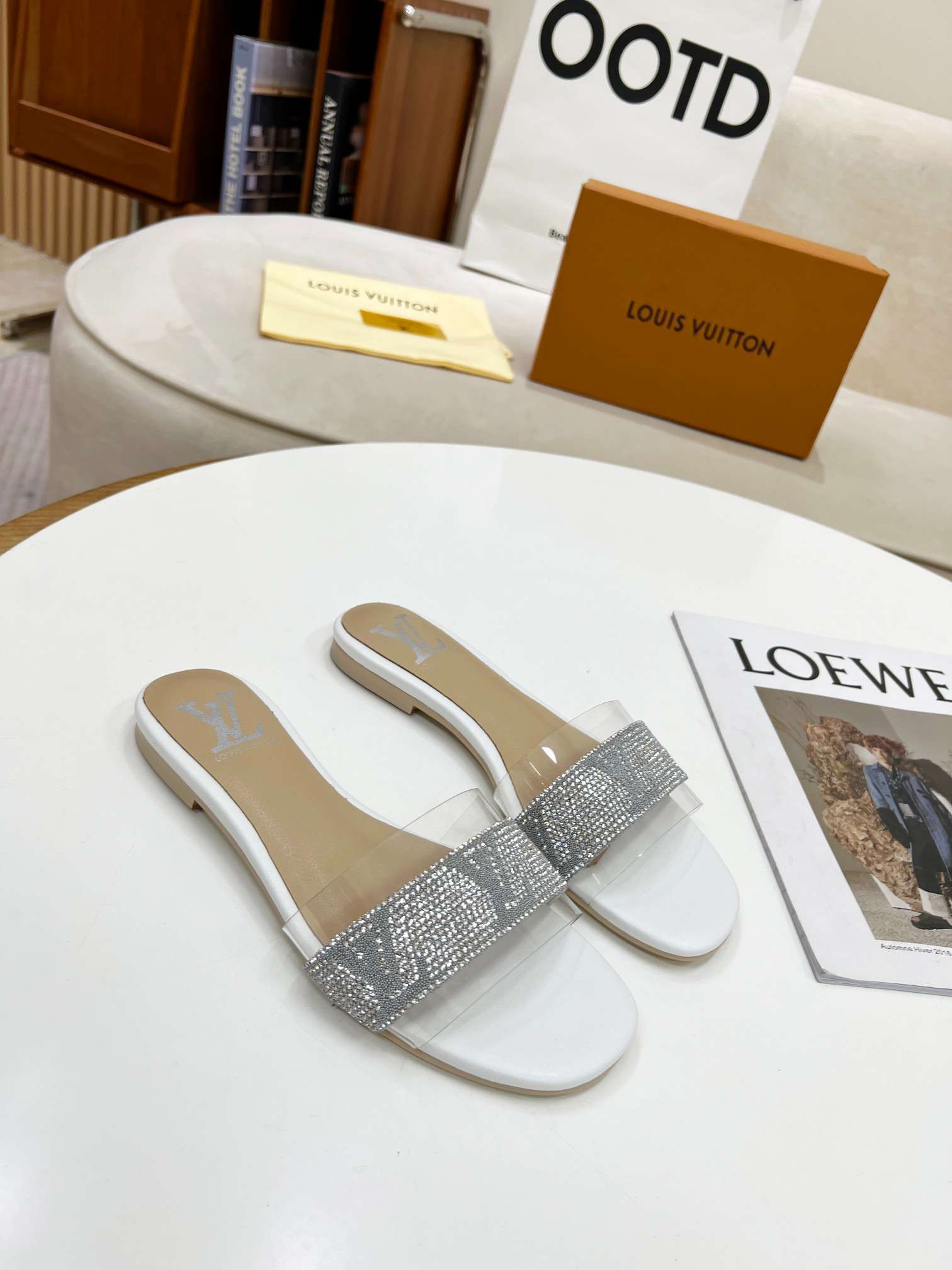 New Fashion LV Women Shoes L064