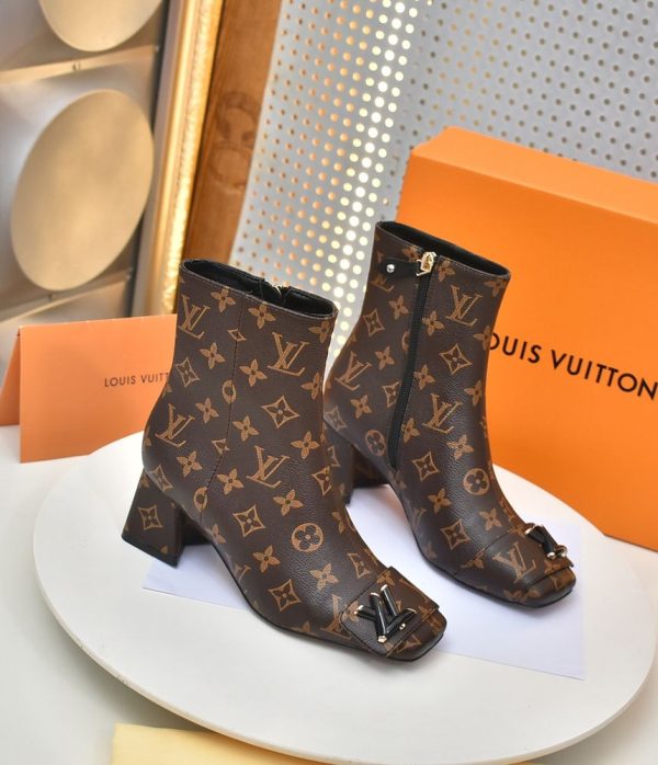 New Fashion LV Women Shoes 300 PA