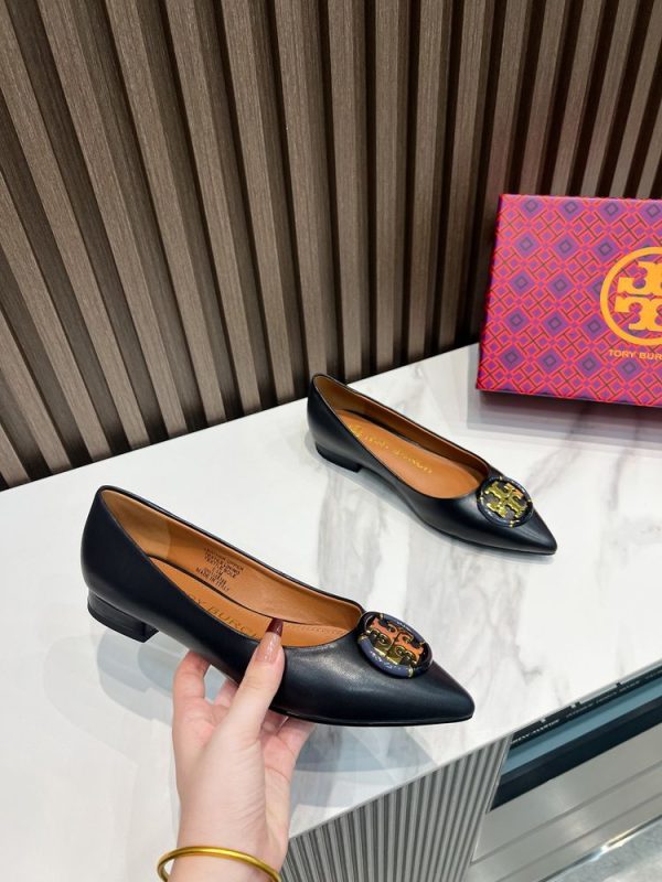New Fashion LV Women Shoes 261 PA