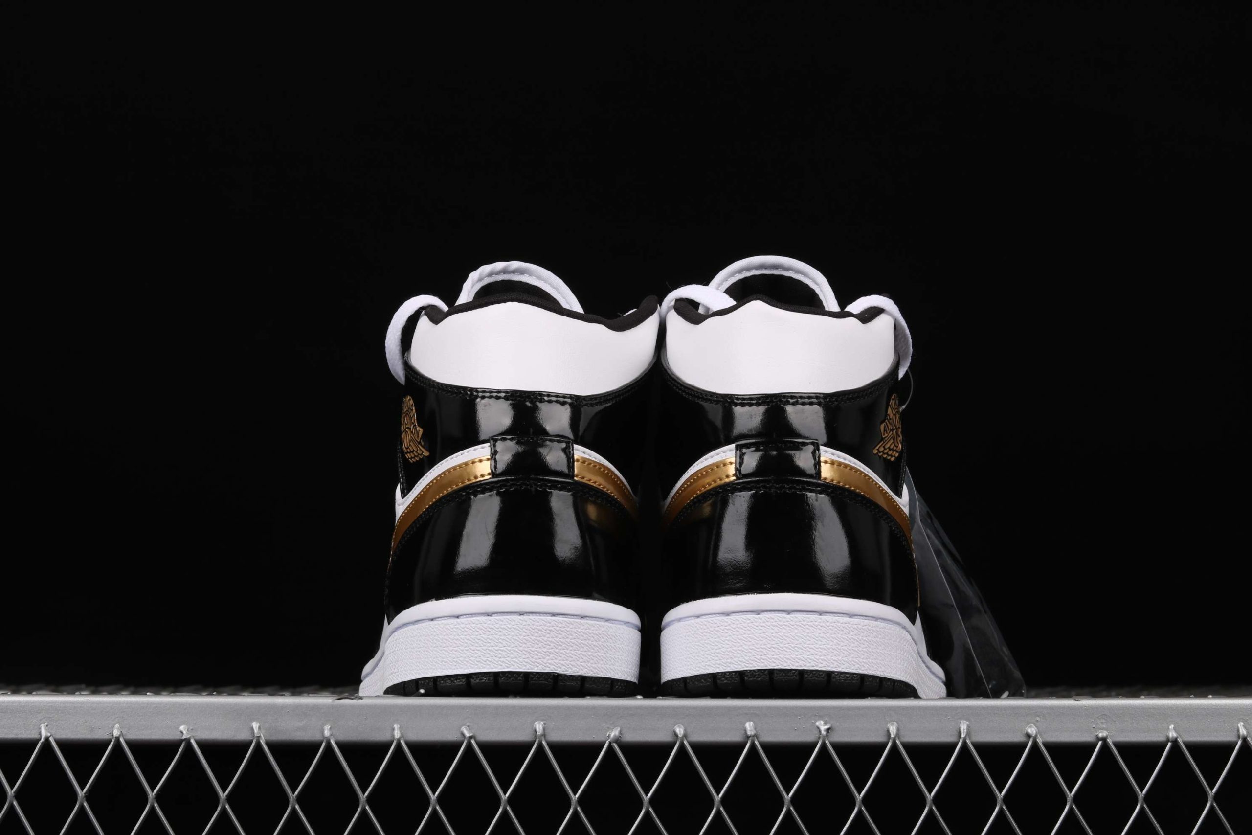 New Arrival AJ1 Mid SE 852542-007