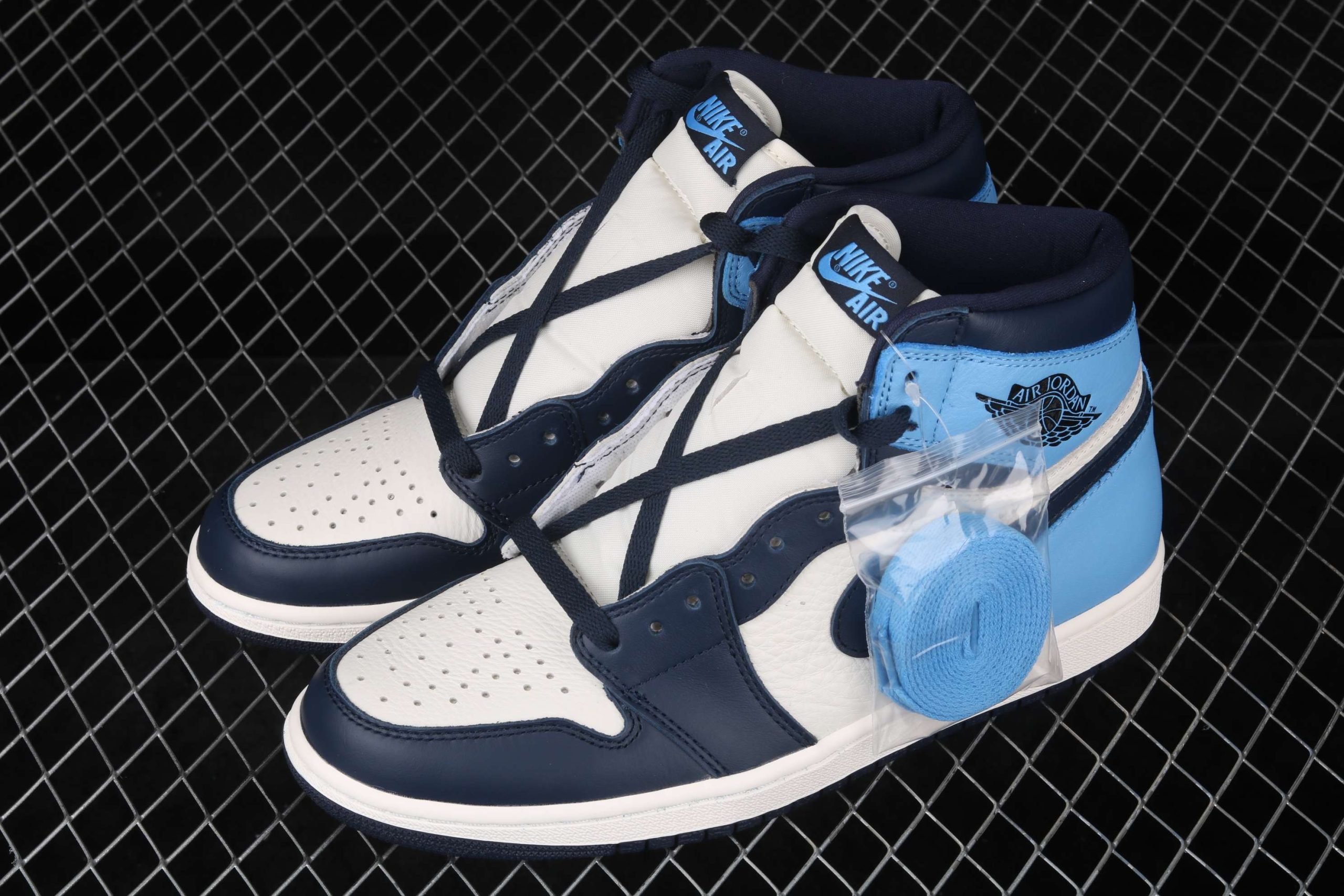 New Arrival AJ1 High 555088-140 Obsidian