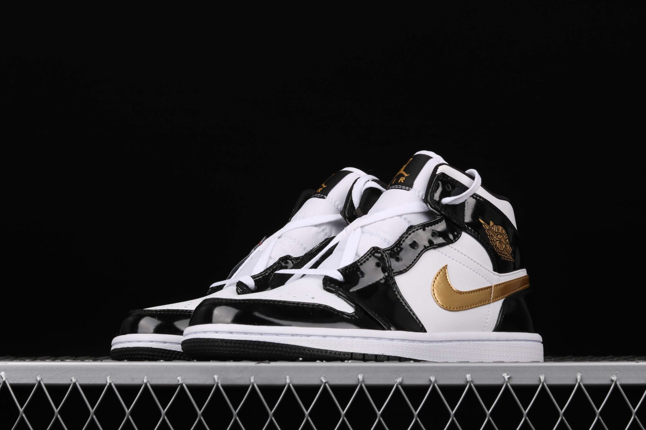 New Arrival AJ1 Mid SE 852542-007