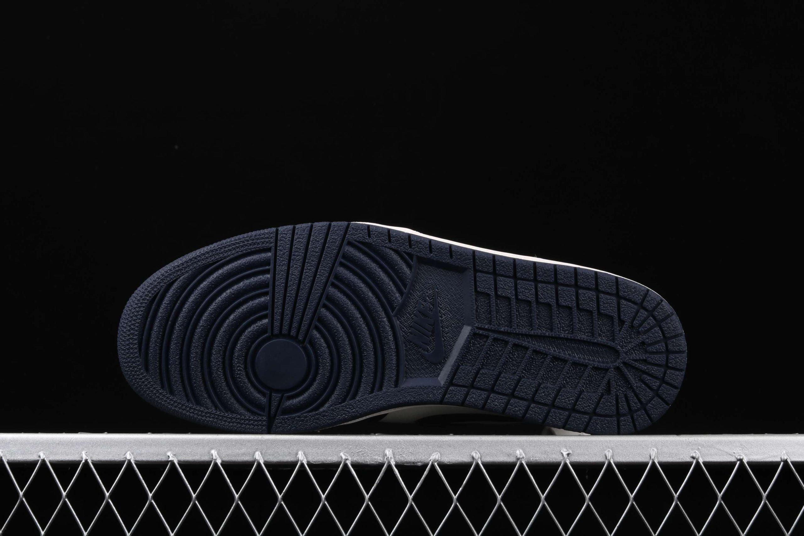 New Arrival AJ1 High 555088-140 Obsidian