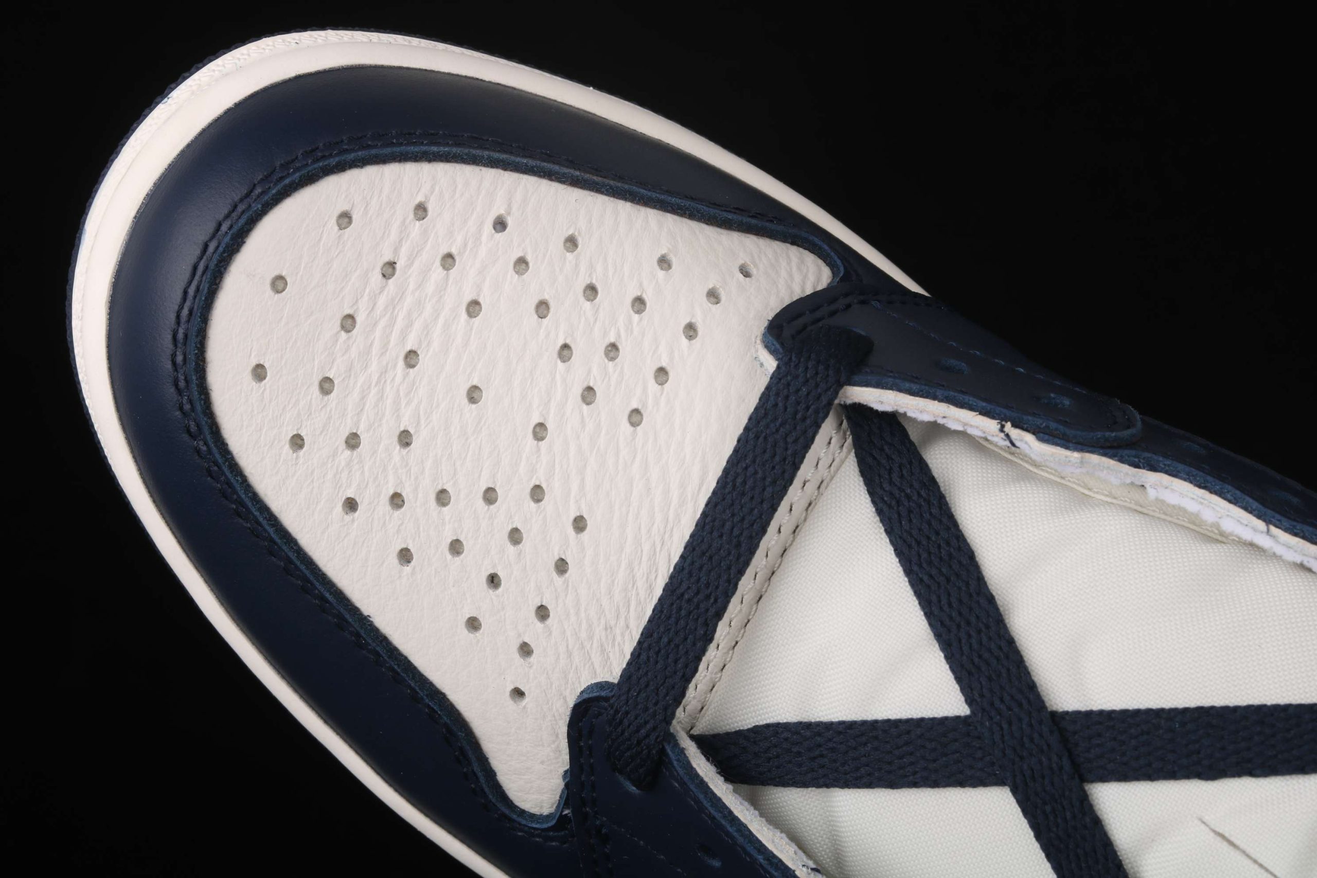 New Arrival AJ1 High 555088-140 Obsidian