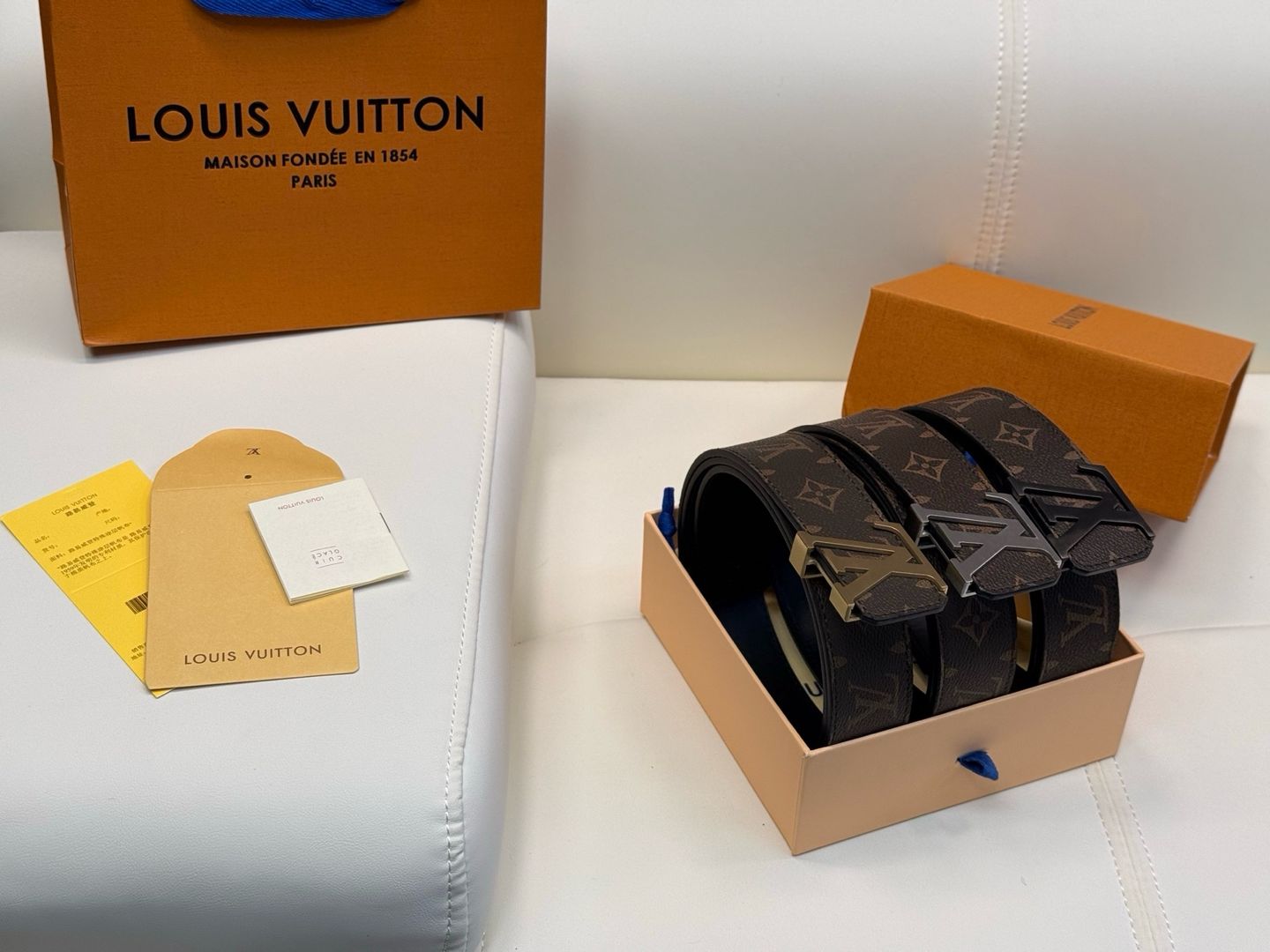 LV Logo Belt 004