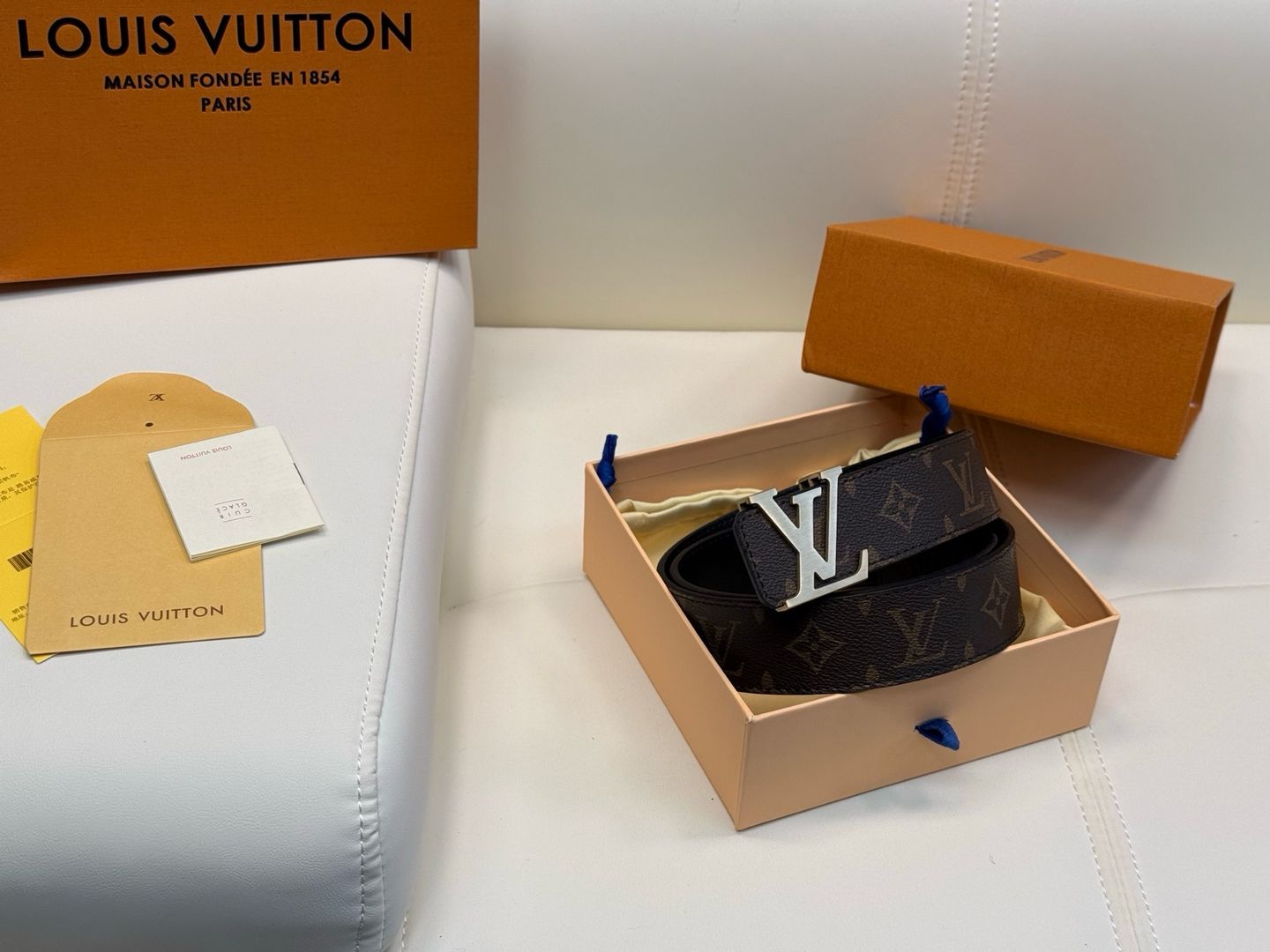 LV Logo Belt 004