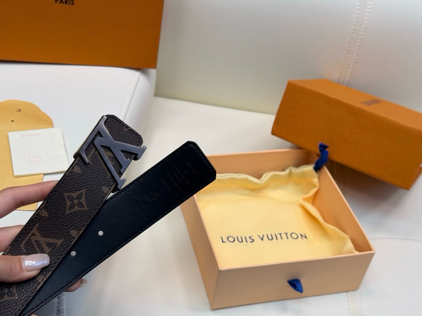 LV Logo Belt 004