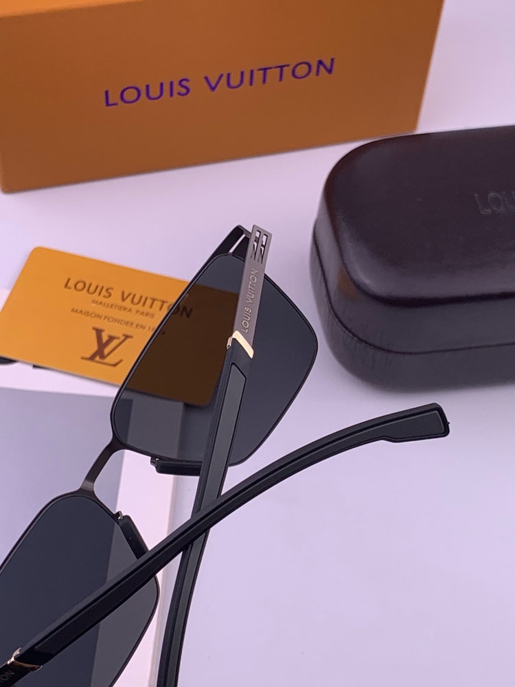 LV Attitude Square Sunglasses L516