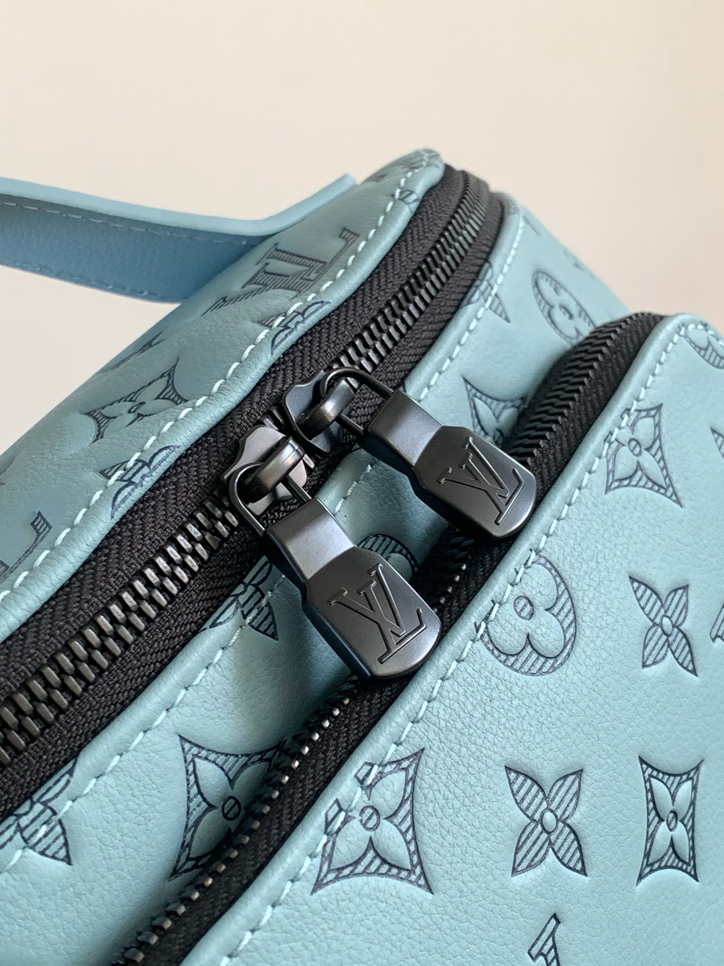 LV Rush Bumbag KK04250 LV Rush Bumbag KK04250