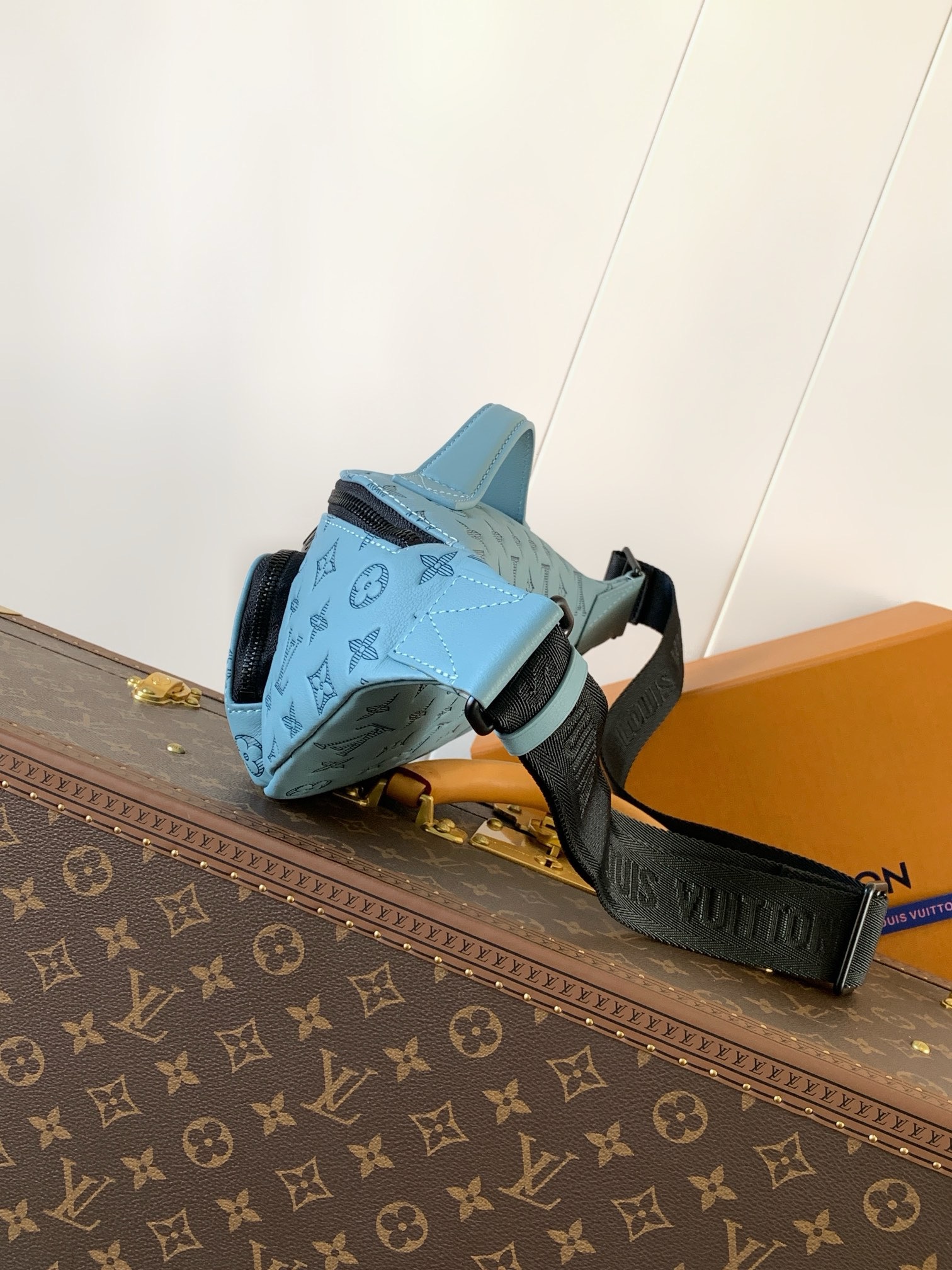 LV Rush Bumbag KK04250 LV Rush Bumbag KK04250