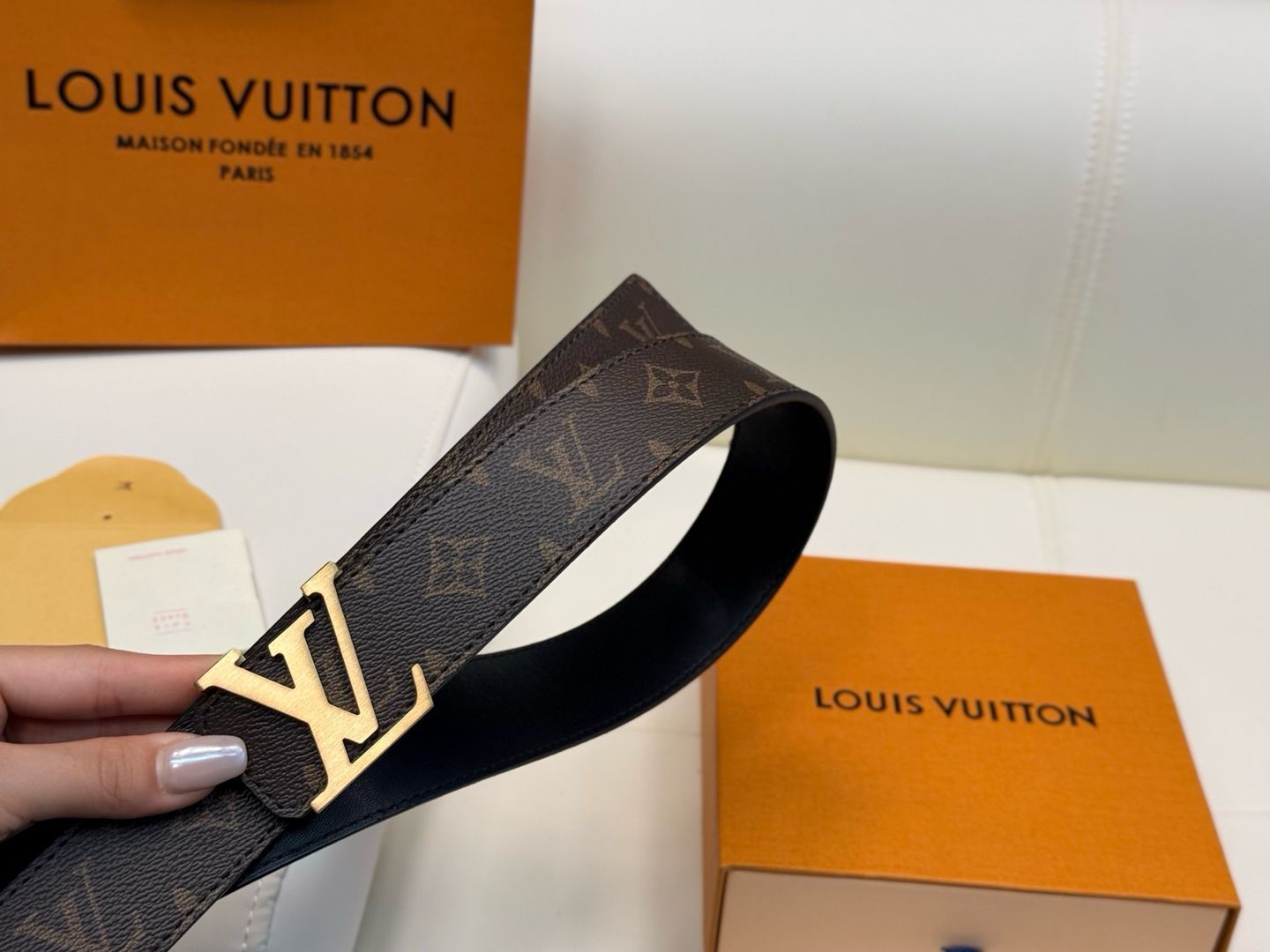 LV Logo Belt 004