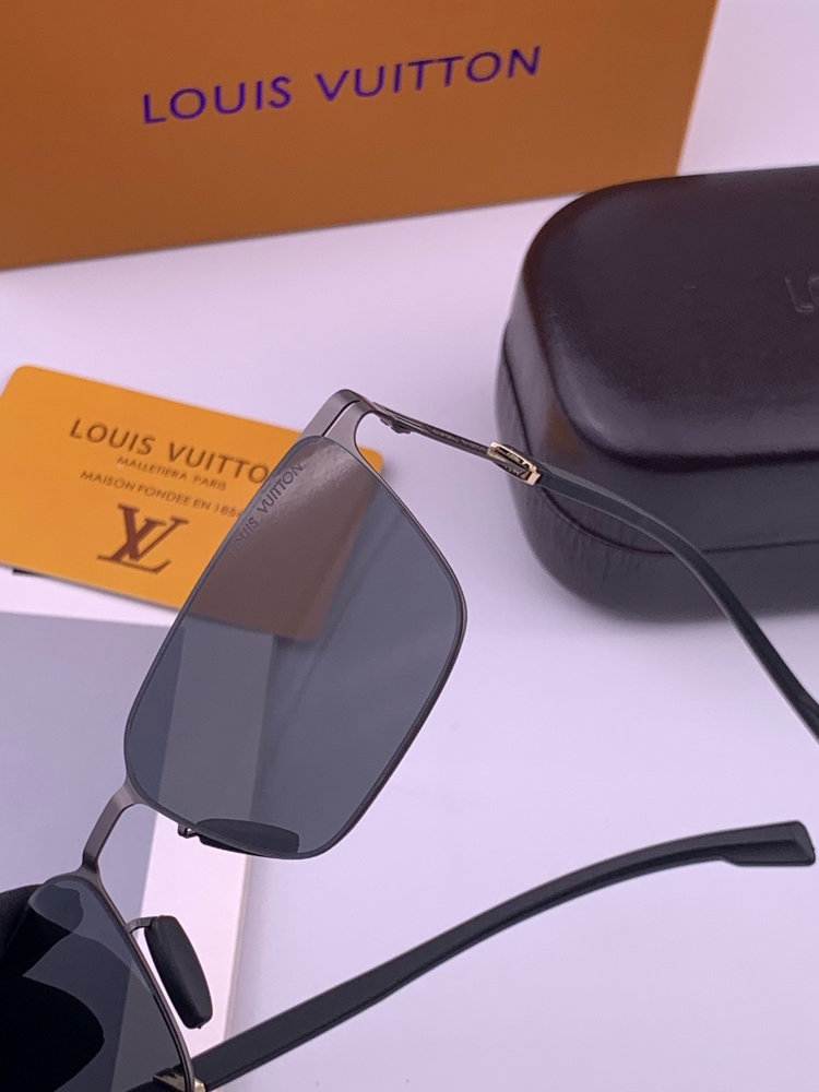 LV Attitude Square Sunglasses L516