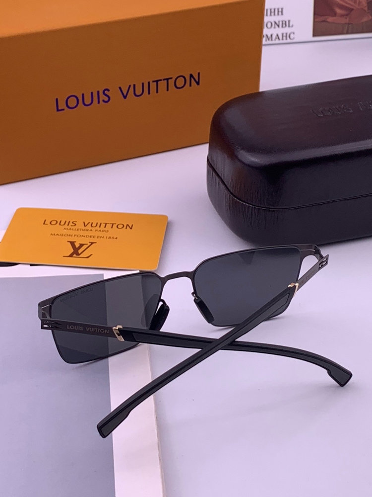 LV Attitude Square Sunglasses L516