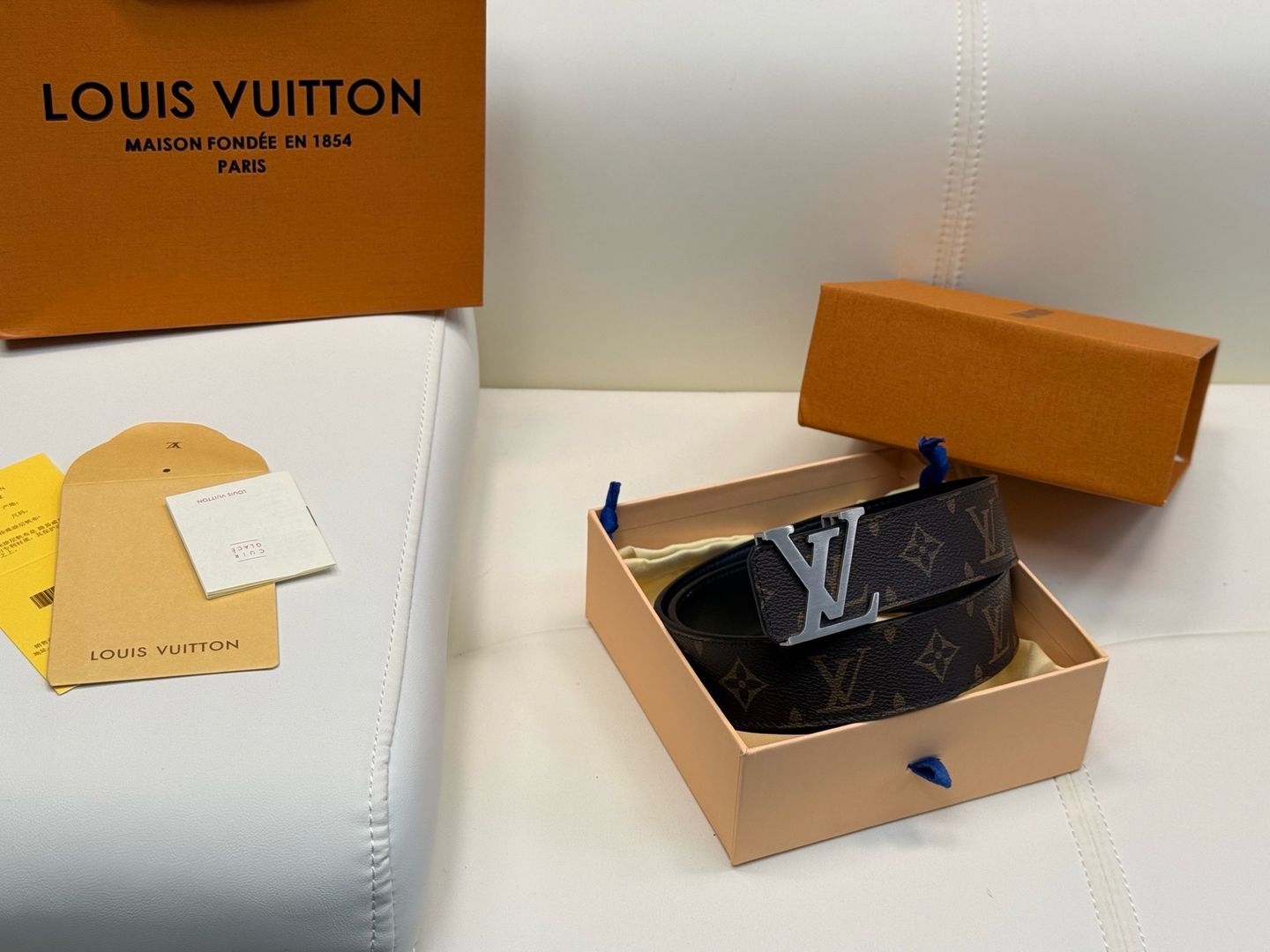 LV Logo Belt 004