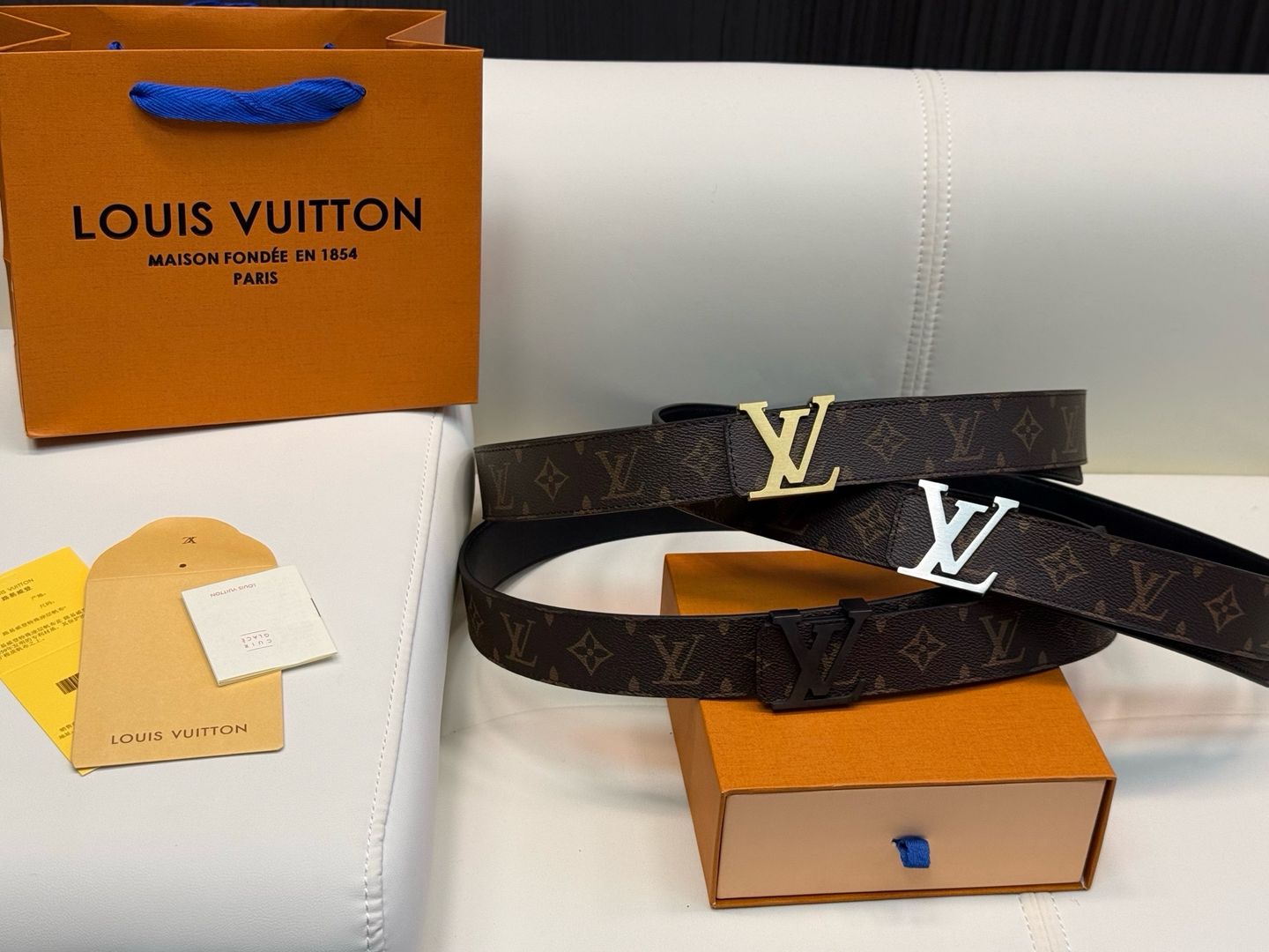 LV Logo Belt 004