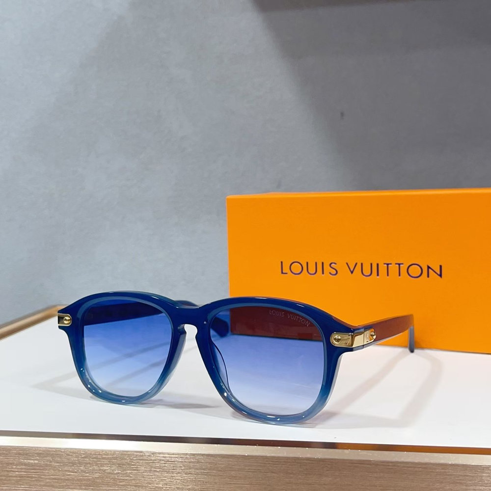 LV Oversized Aviator Sunglasses with Gold-Tone V Detail 147640