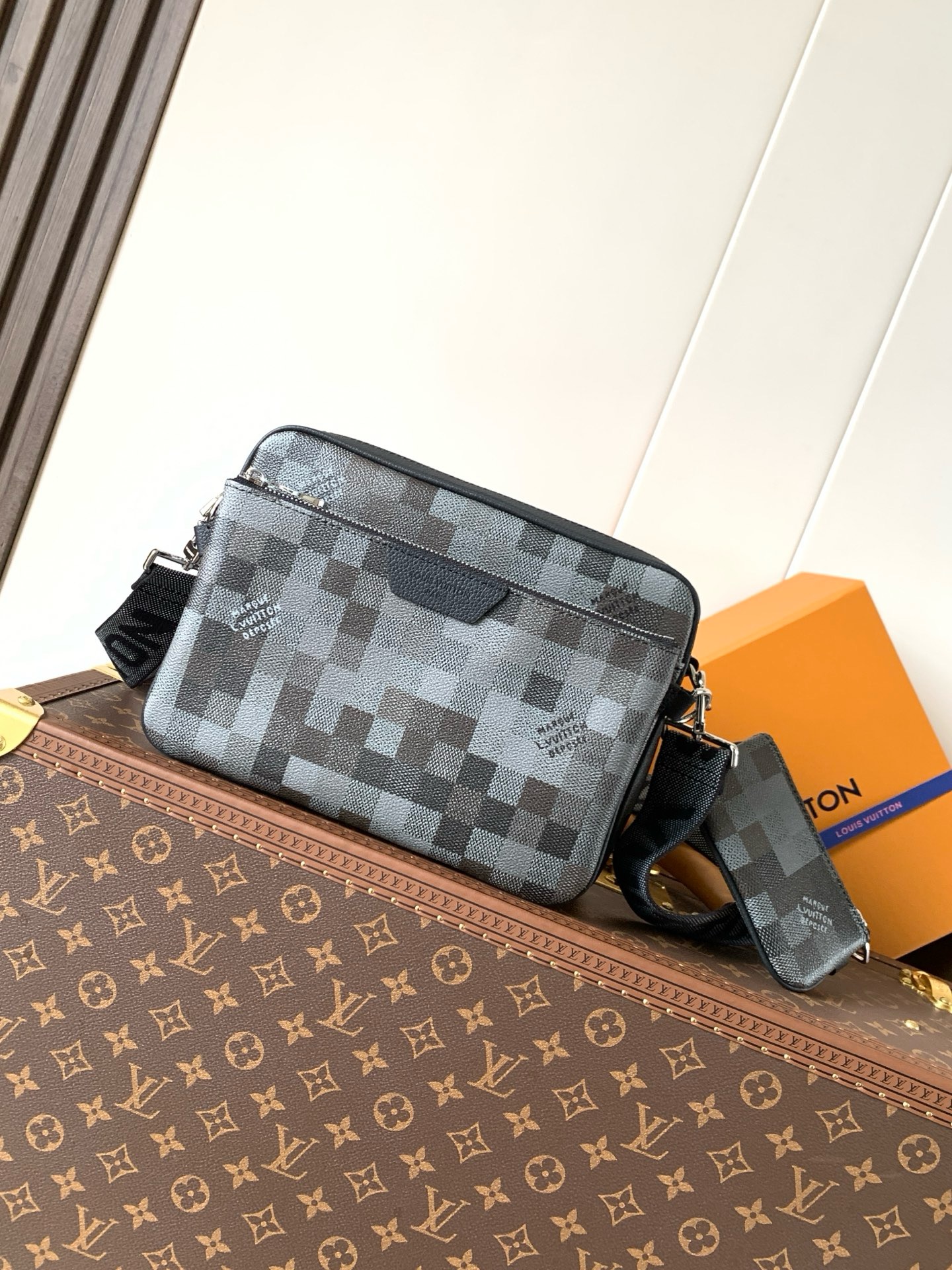 LV Trio Messenger Black KK03750 LV Trio Messenger Black KK03750