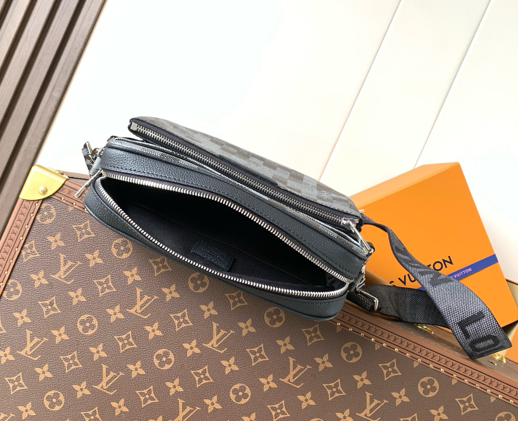 LV Trio Messenger Black KK03750 LV Trio Messenger Black KK03750