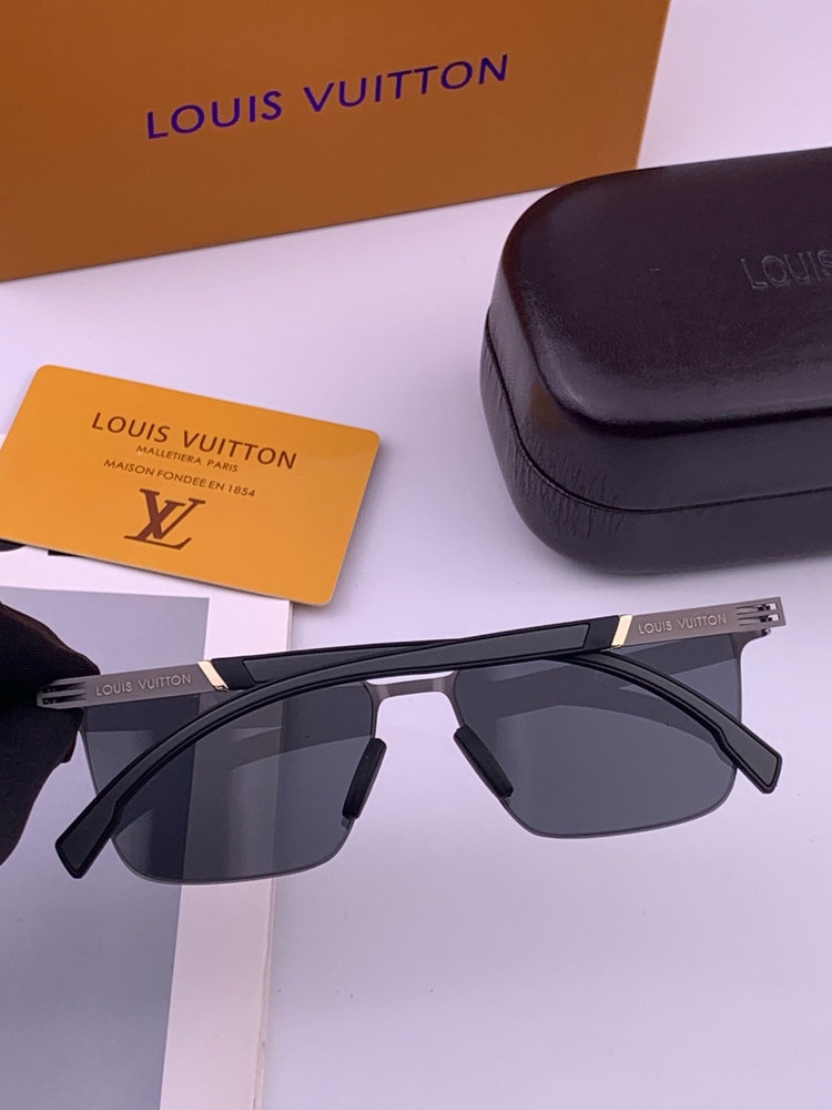 LV Attitude Square Sunglasses L516