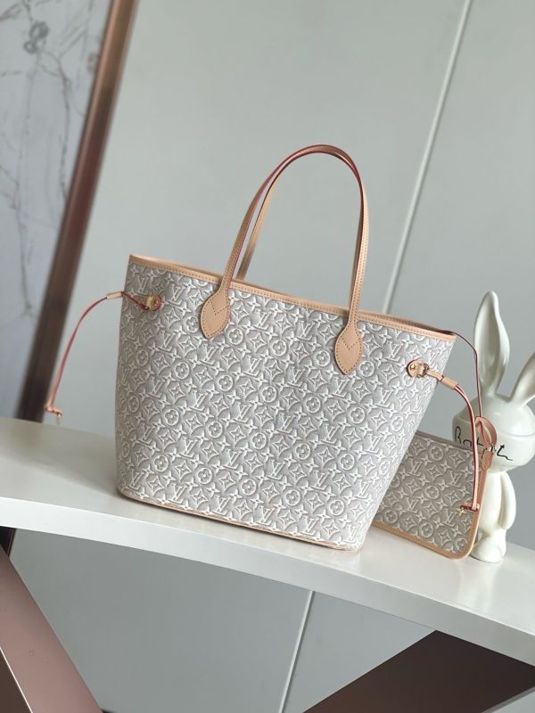 LV Neverfull MM Tote Bag in Light Grey Monogram KK04550