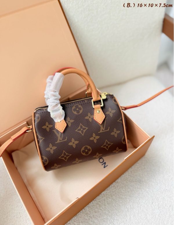 LV Fold Me Pouch Bag C2301450
