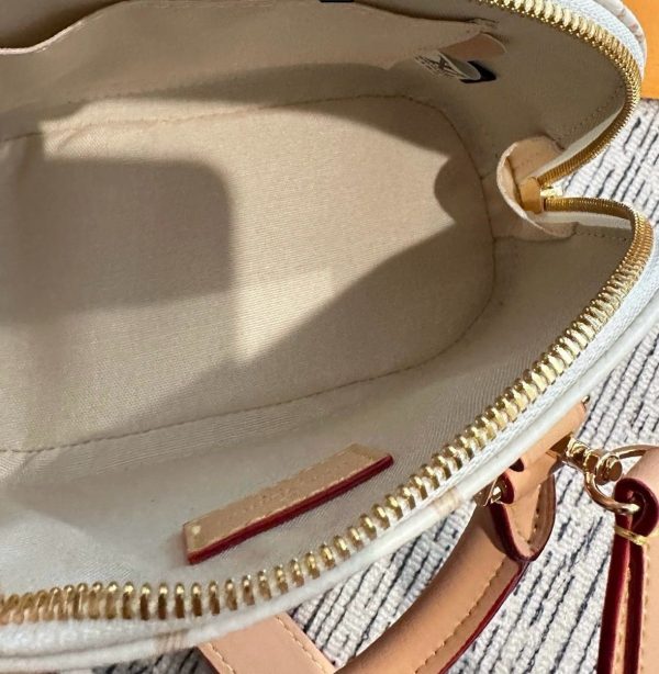 LV Alma Handbag C2301350