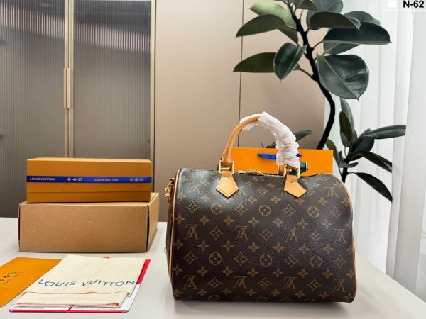 LV Speedy Bandoulière Bag C2301550